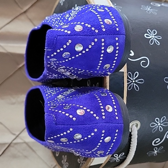 VGUC- Nine West Studded / Embellished Suede Pointed Toe Flats - Picture 4 of 9